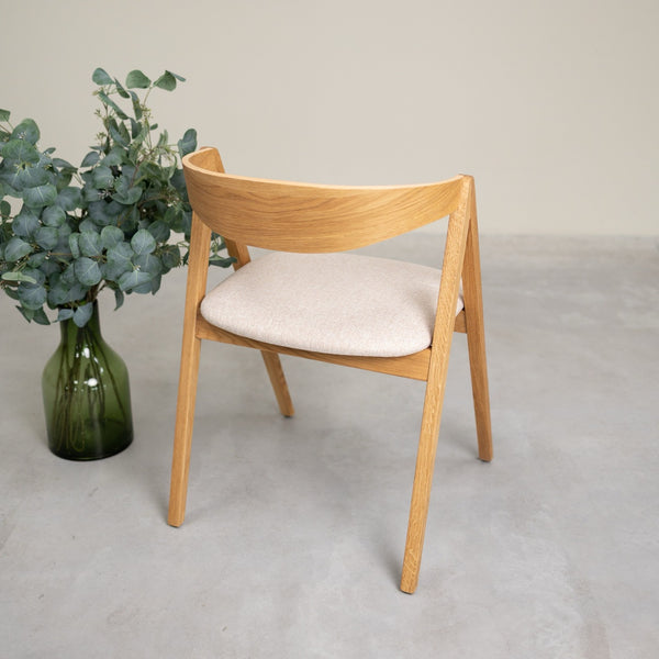 Conjunto de 2 ou 4 cadeiras de jantar Oscar em carvalho maciço, estofadas | VESKOR