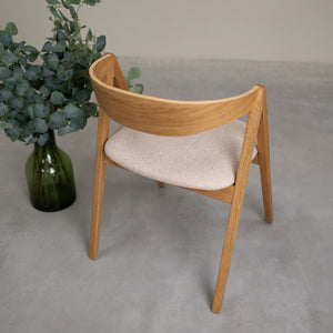 Conjunto de 2 ou 4 cadeiras de jantar Oscar em carvalho maciço, estofadas | VESKOR