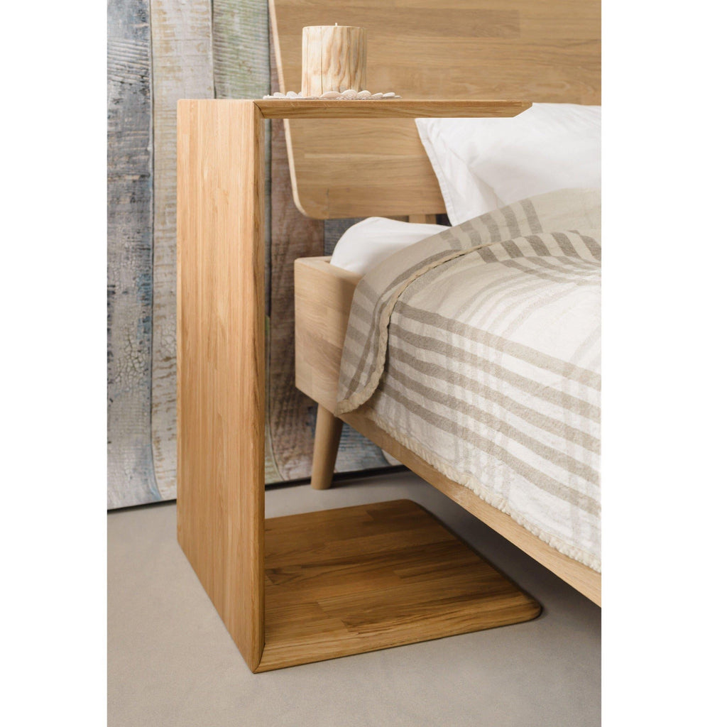 Mesa lateral em madeira maciça de carvalho escandinavo