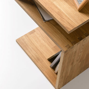 Mesa de cabeceira Mesa de cabeceira em madeira maciça de carvalho nordico