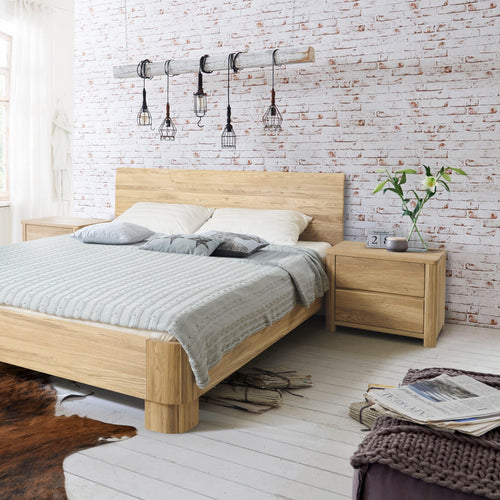 Mesa de cabeceira Elsa em carvalho maciço, 56,5 x 44 x 47 cm | NordicStory