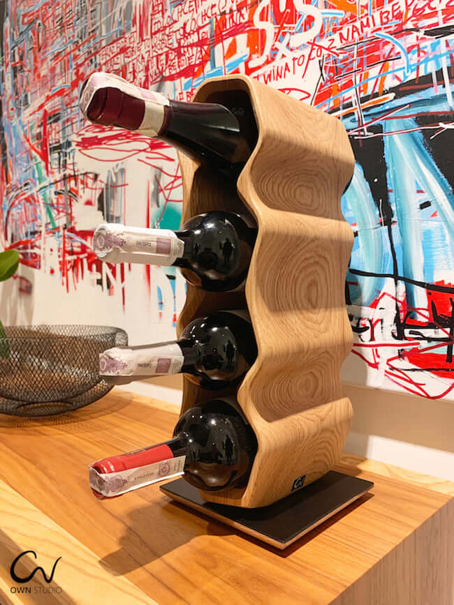 Garrafeira artesanal em carvalho AWRY 2.0, suporte para 4 garrafasRoble.Store