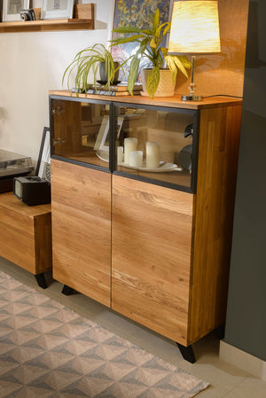 Cómoda NordicStory Cómoda em carvalho maciço com pernas em metal preto Moritz